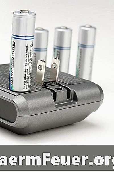 Co způsobuje vybití baterie AA?