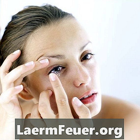 Hva forårsaker overskytende proteinavsetninger i kontaktlinser?