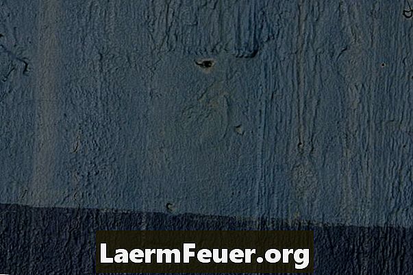 Kaj povzroča nabrekanje stene in sproščanje mehurčkov po novi barvi?