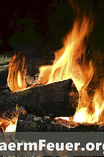 黄色い炎と黒い煙はガス暖炉で何を意味しますか？