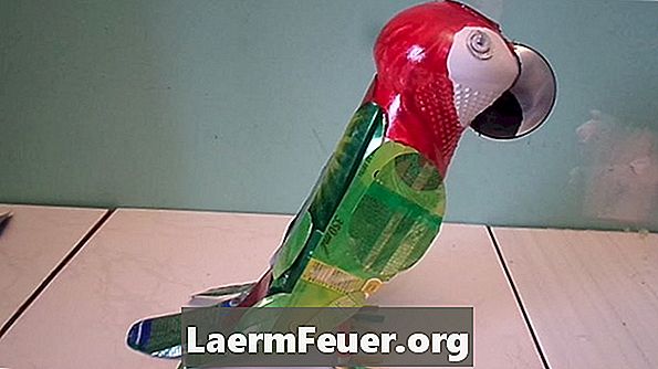 Papagaios feitos de materiais recicláveis