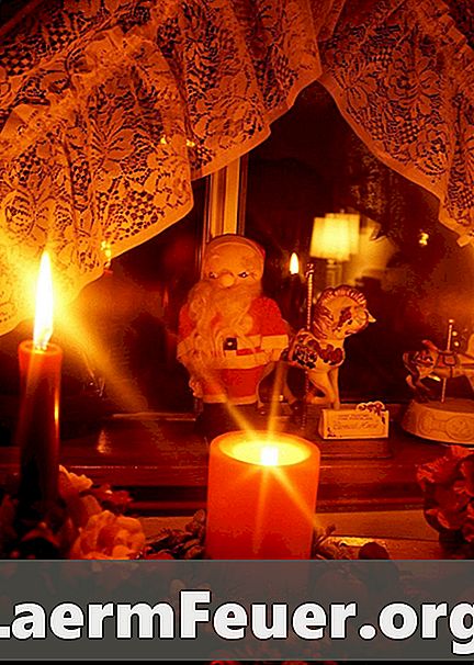 Varför är ljus i windows av irländska hem på julafton?