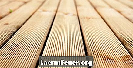 Como fazer o acabamento em madeira de exterior com o óleo de linhaça fervido