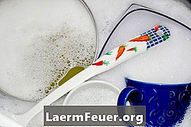 Hvorfor fjerner rengjøringsmiddelet fett fra oppvasken?