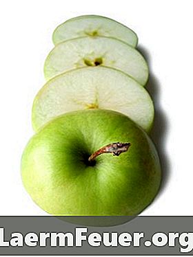 Kāpēc citronu sula saglabā ābolus tumsā?
