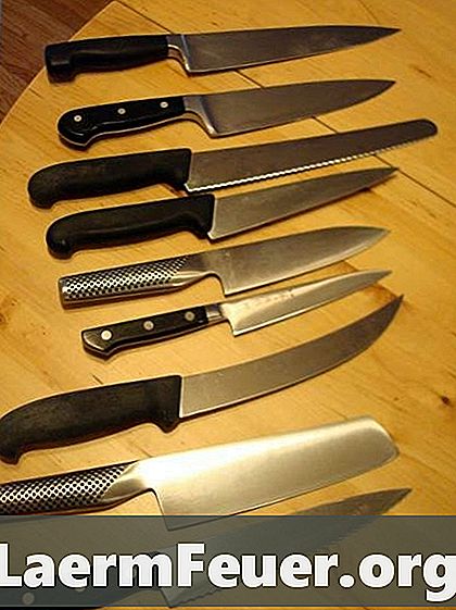 Зашто нож за кувара има отворе?