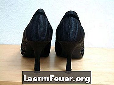 ¿Qué zapatos usar con un vestido negro