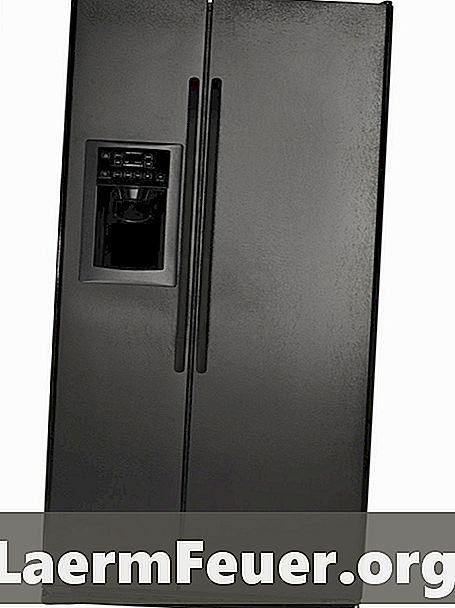 Quais são os perigos se a porta da geladeira não fechar corretamente?