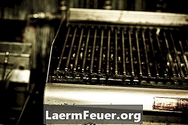 Apakah perbezaan antara charbroiler dan grill?