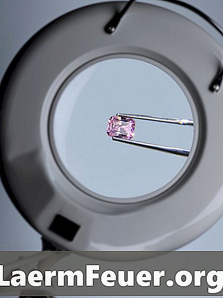 Qual é a matéria-prima do diamante rosa?