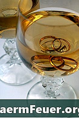 Qual é a origem dos brindes de casamento?