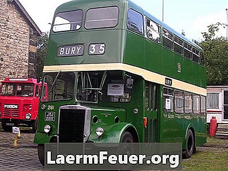 Cât de mare este un autobuz dublu?