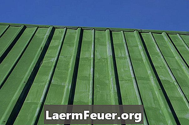 Que cores combinam com um telhado verde de metal?