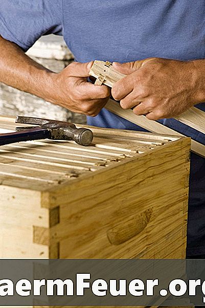 मधुमक्खी का निर्माण करने के लिए मैं किस तरह की लकड़ी का उपयोग कर सकता हूं?