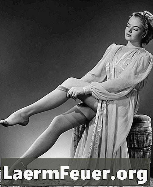 Какви видове чорапогащи носят жените през 50-те години?