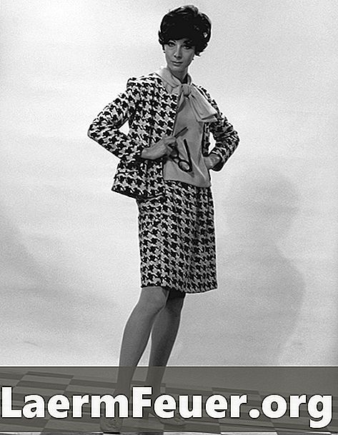 Kāda veida apģērbu sievietes valkā 60-tajos gados?