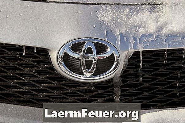 Resolução de problemas da embreagem do ar condicionado de um Toyota Corolla