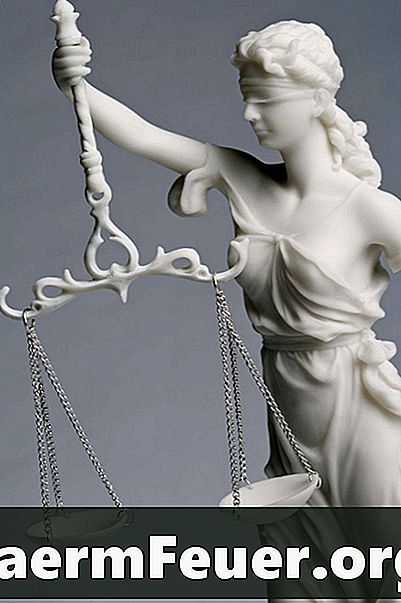 Значение на символите върху статуята на правосъдието