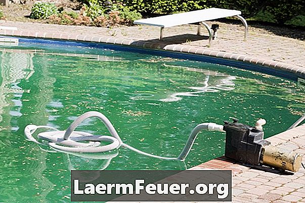 Solución casera para agua de piscina turbia