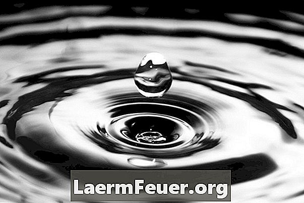 Overflade spænding af vand: eksperimenter med sort peber og vaskemiddel