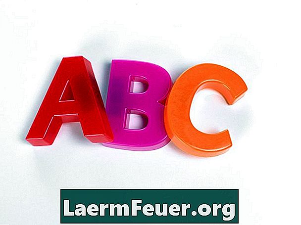 Utilizarea artei pentru a preda scrisori de alfabet copiilor preșcolari