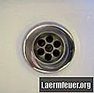 Comment dissoudre les mèches de cheveux dans le drain sans endommager les tuyaux et les fosses septiques
