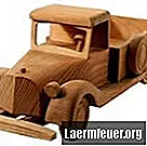شاحنة خشبية منزلية الصنع
