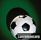 Cómo arreglar una pelota de fútbol rota