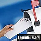 Hvordan brette juridisk papir for å få plass i en konvolutt